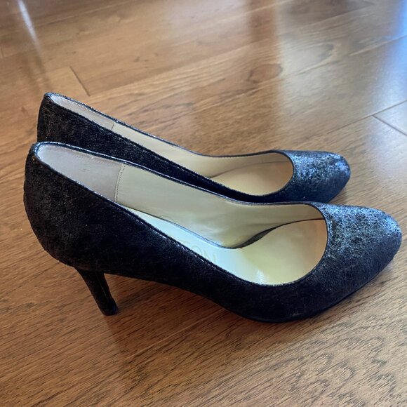 Escarpin à talon haut en cuir noir, ton sur ton légèrement luisant - Picture 4 of 6